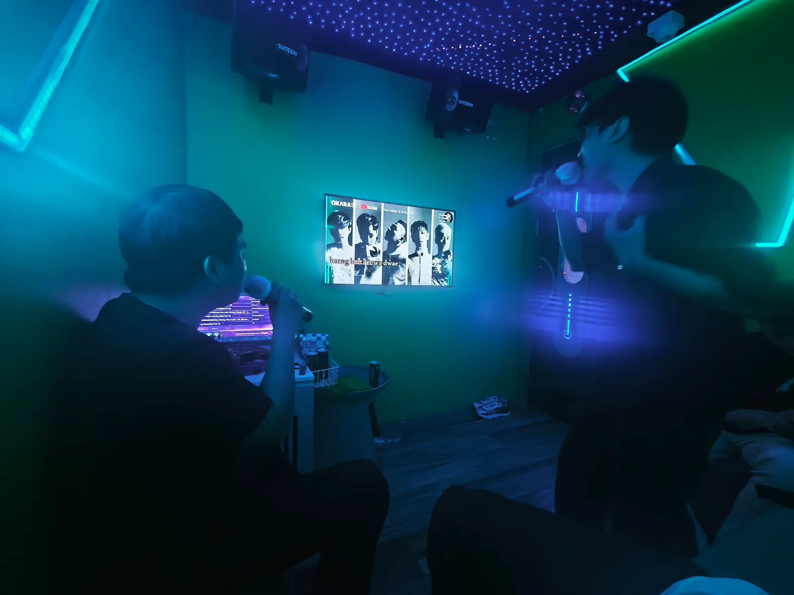 Ảnh karaoke thứ hai
