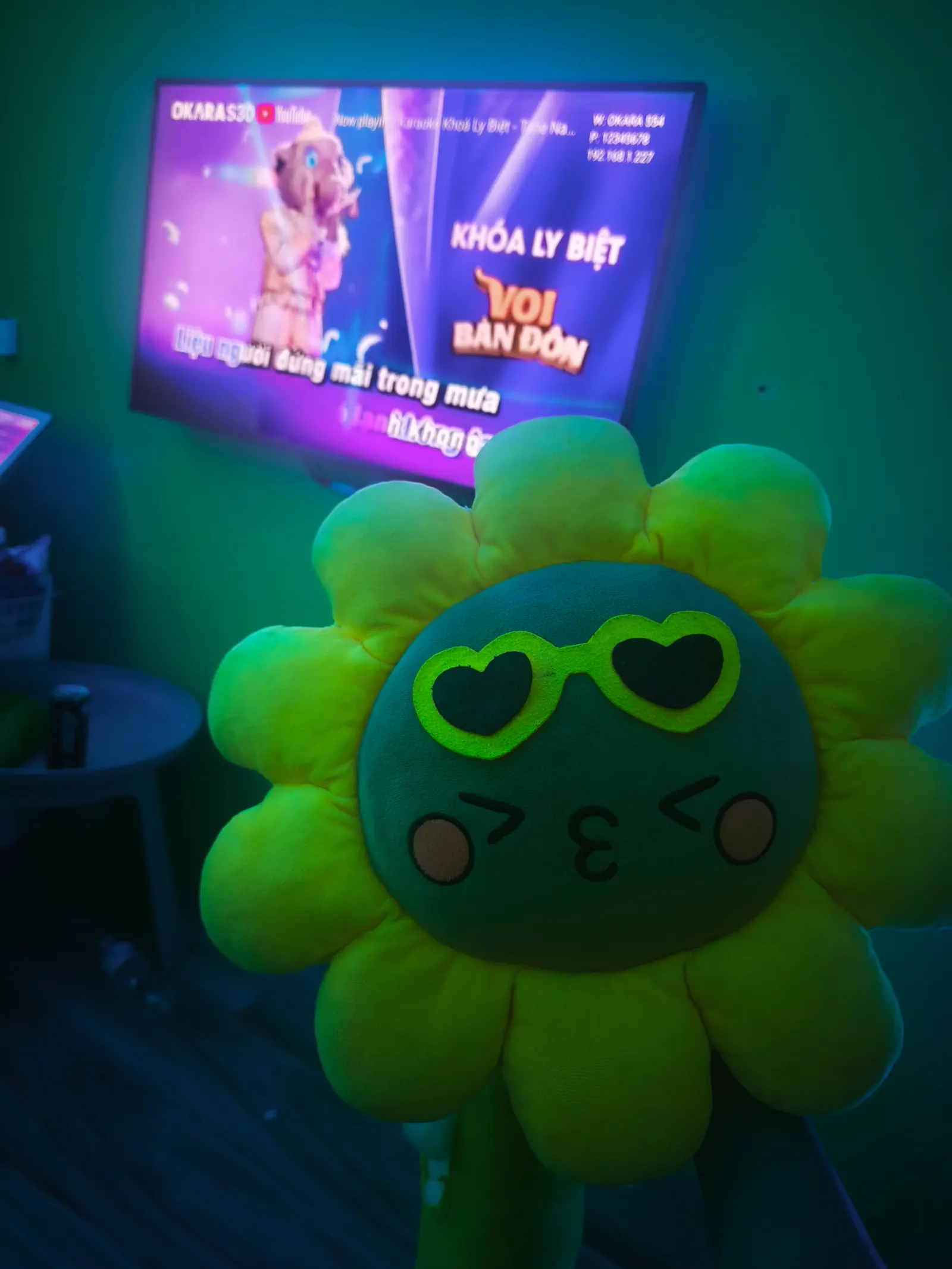 Ảnh karaoke thứ nhất
